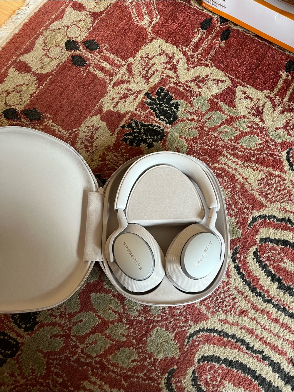 Bowers & Wilkins Cream Over-Ear Wireless Headphones with Gold Trim - Picture 3 of 4